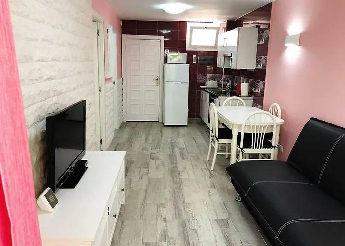 Lovely 1-bedroom With A Big Terrace, Americas, Tenerife 아로나